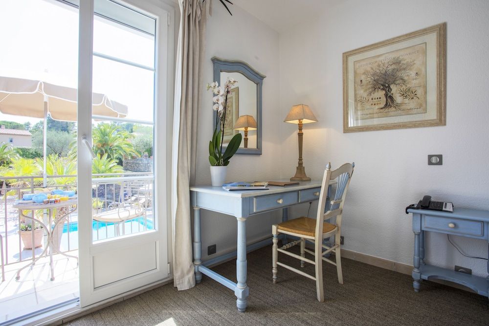 Hotel La Bastide De Valbonne Deluxe Double Room, Pool View 3