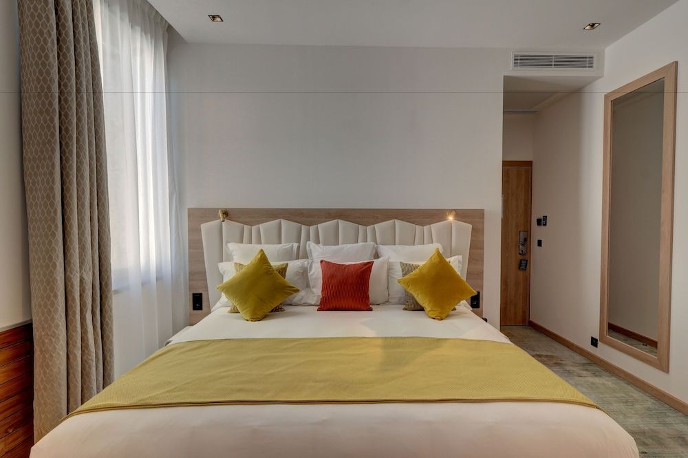 Superior Suite, 1 King Bed, Bathtub