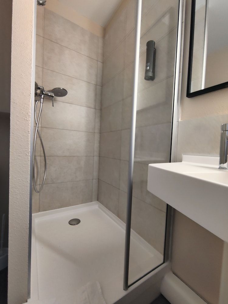 B&B HOTEL La Rochelle Centre les Minimes Triple Room, Non Smoking 5