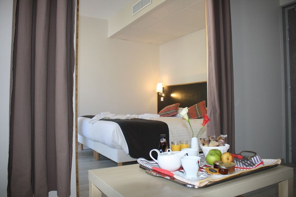 Junior Suite, 1 Queen Bed with Sofa bed