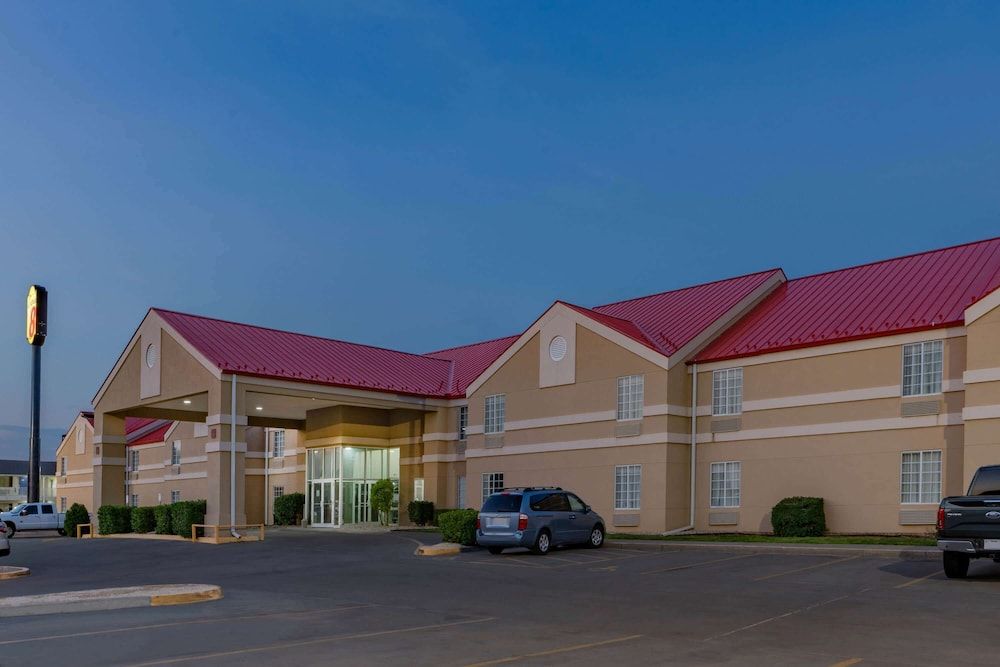 undefined Super 8 by Wyndham Amarillo West 8