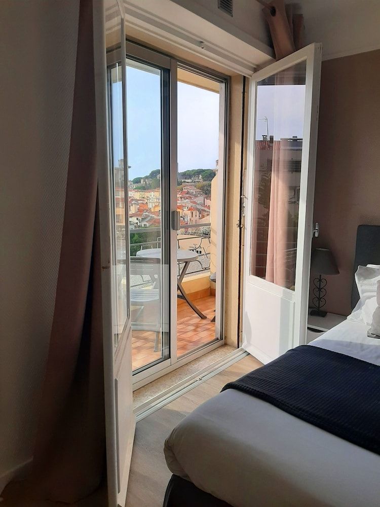 Bellevue Double Room 15