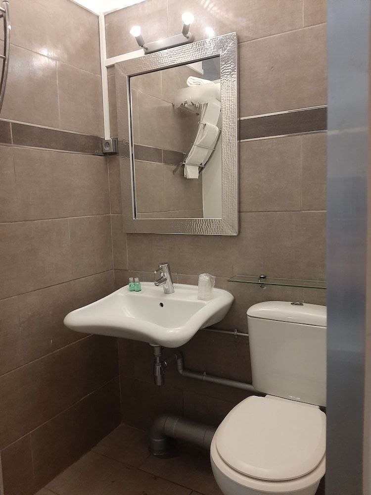 Bellevue Double Room 9