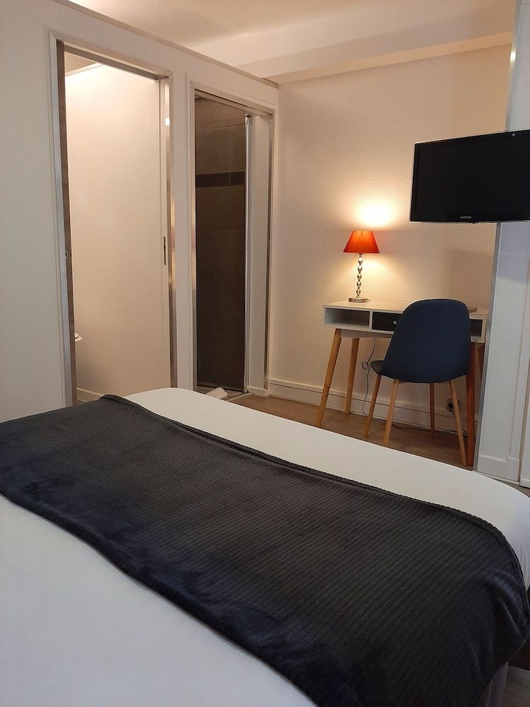 Bellevue Double Room 12