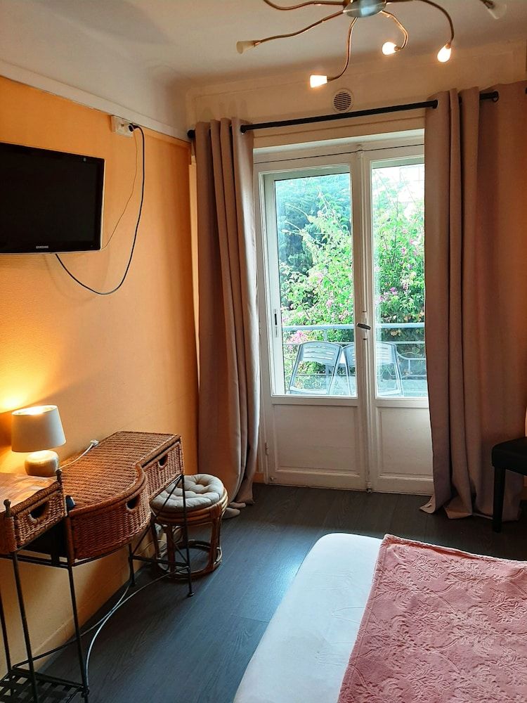 Bellevue Double Room 17