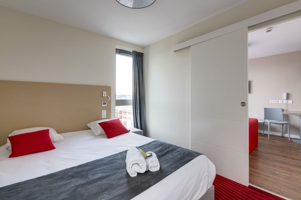 APARTMENT (DOUBLE BED AND SOFA BED)