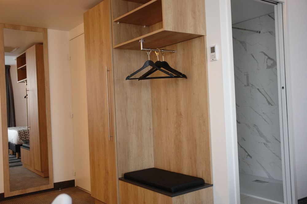 Brit Hotel Confort Loches Standard Twin Room 5