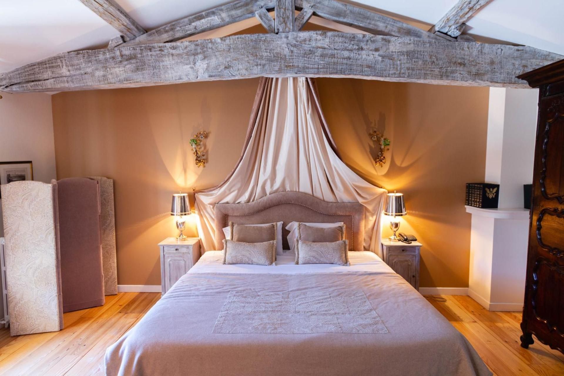 Chateau De Lantic Hotel Superior King Room 2