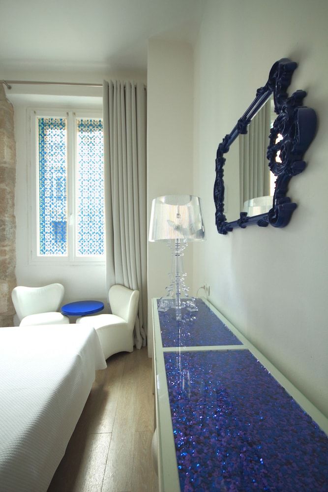 Windsor Hotel Double Room (Intimacy) 8