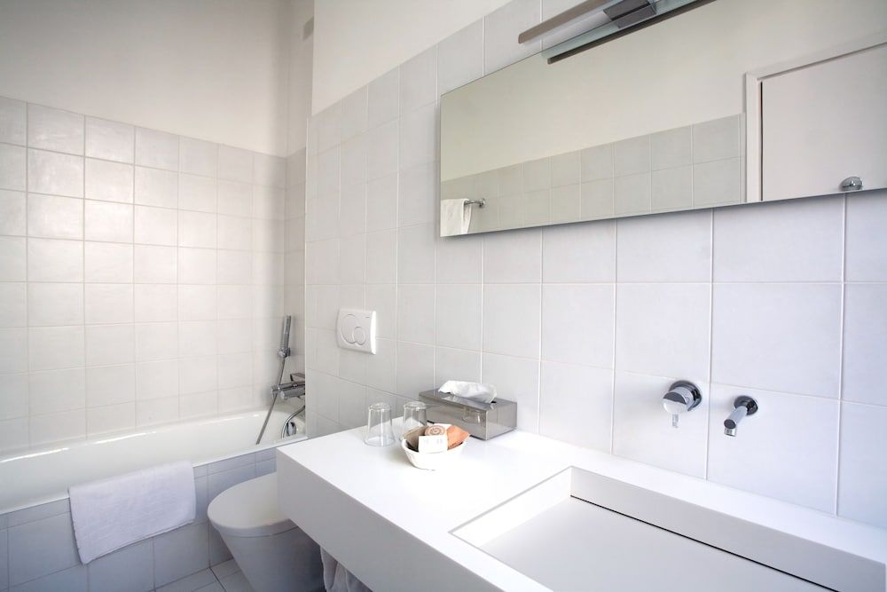 Windsor Hotel Double Room (Creation) 4