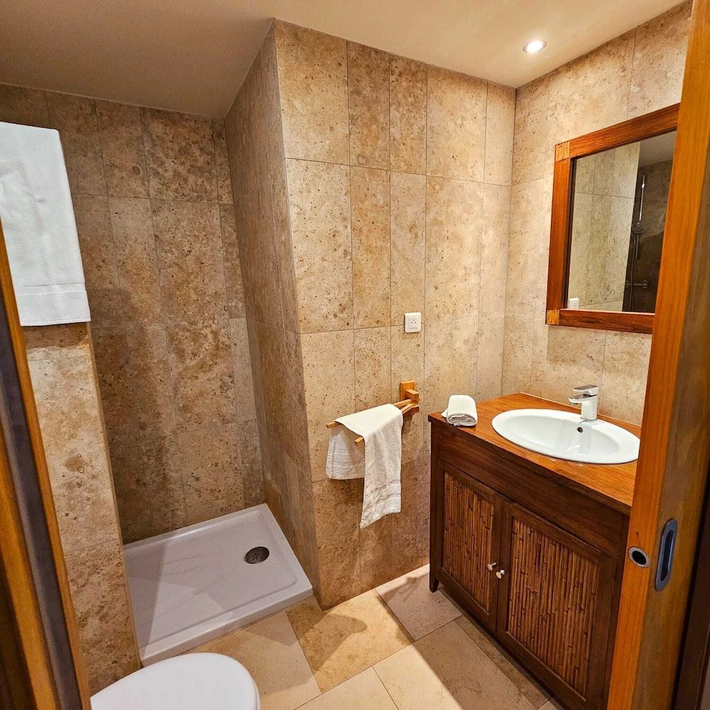 Au Refuge des 3 Ours Double Room, Ensuite (Gaia) 5