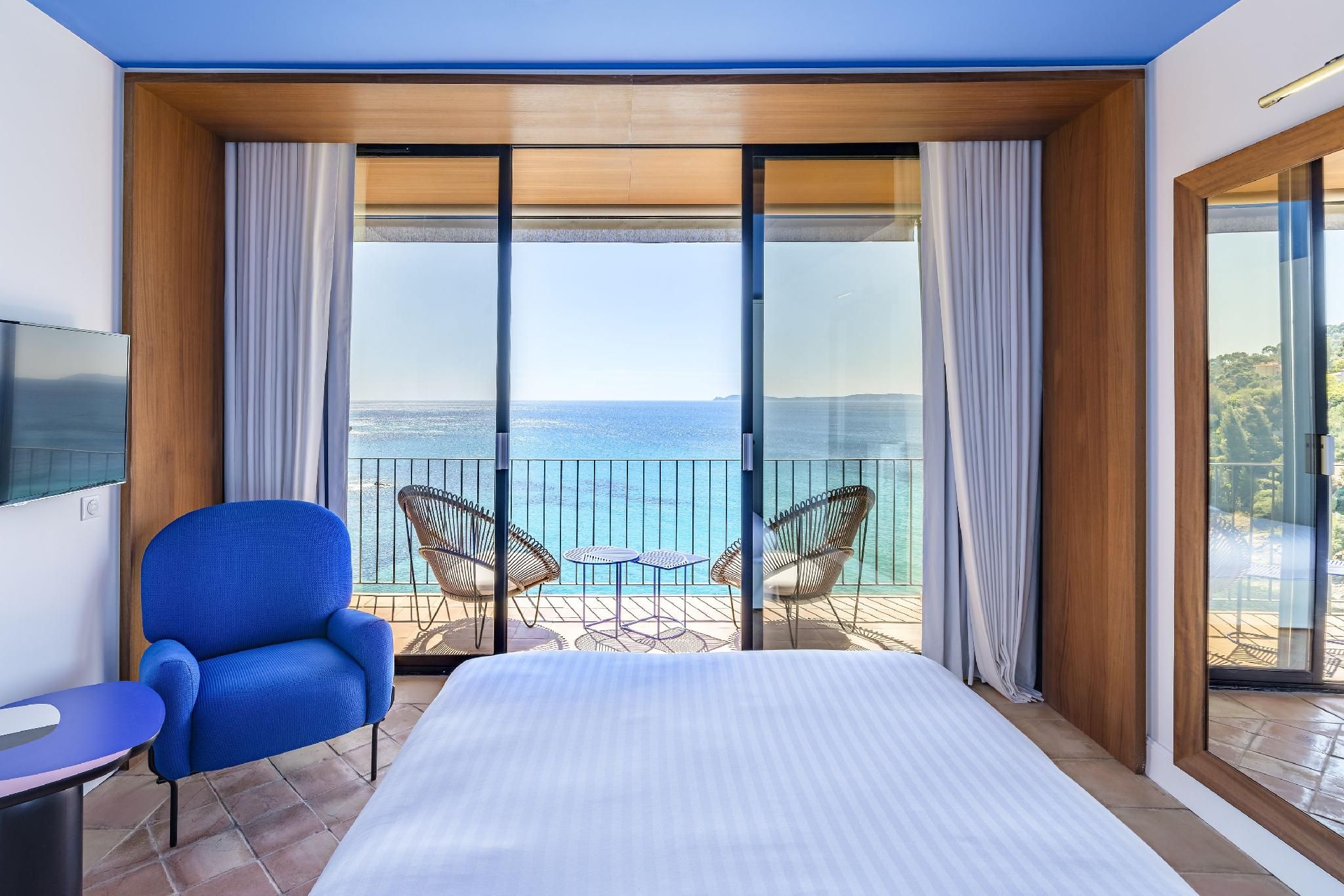 Deluxe room 118 ft with balcony - Sea view