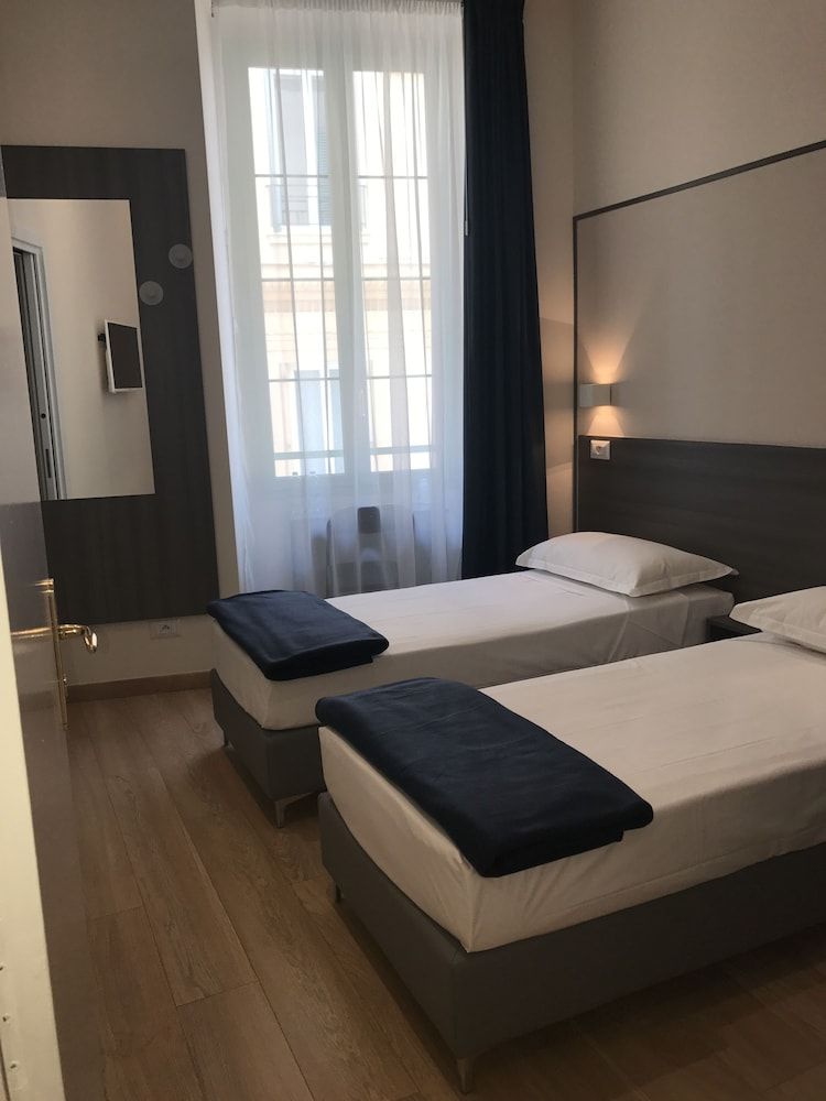 undefined Boutique Hotel Neptune Nice 4