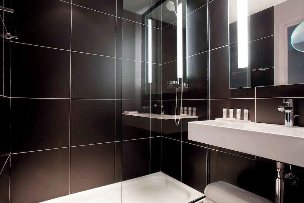 Le Méridien Paris Arc De Triomphe Room, 1 King Bed 92