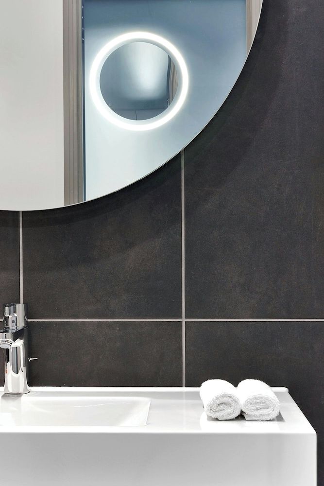 Le Méridien Paris Arc De Triomphe Room, 1 King Bed 96