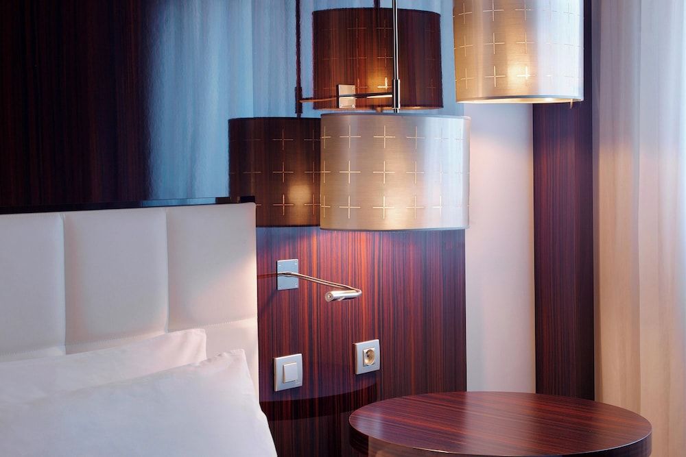 Le Méridien Paris Arc De Triomphe Room, 1 King Bed 136