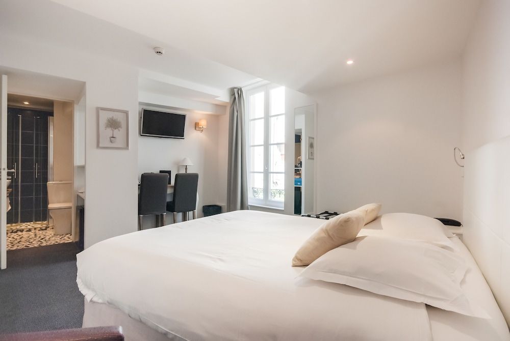 Central Hotel Premium Room (with lift) 3