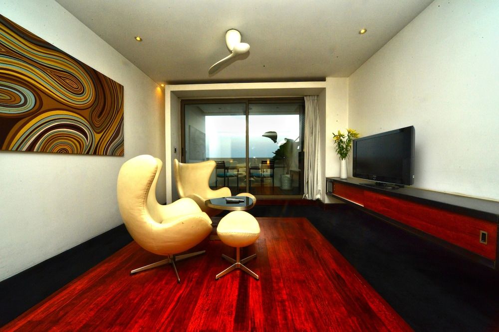 The Quay Boutique Hotel Panoramic Suite, 1 King Bed, River View 6