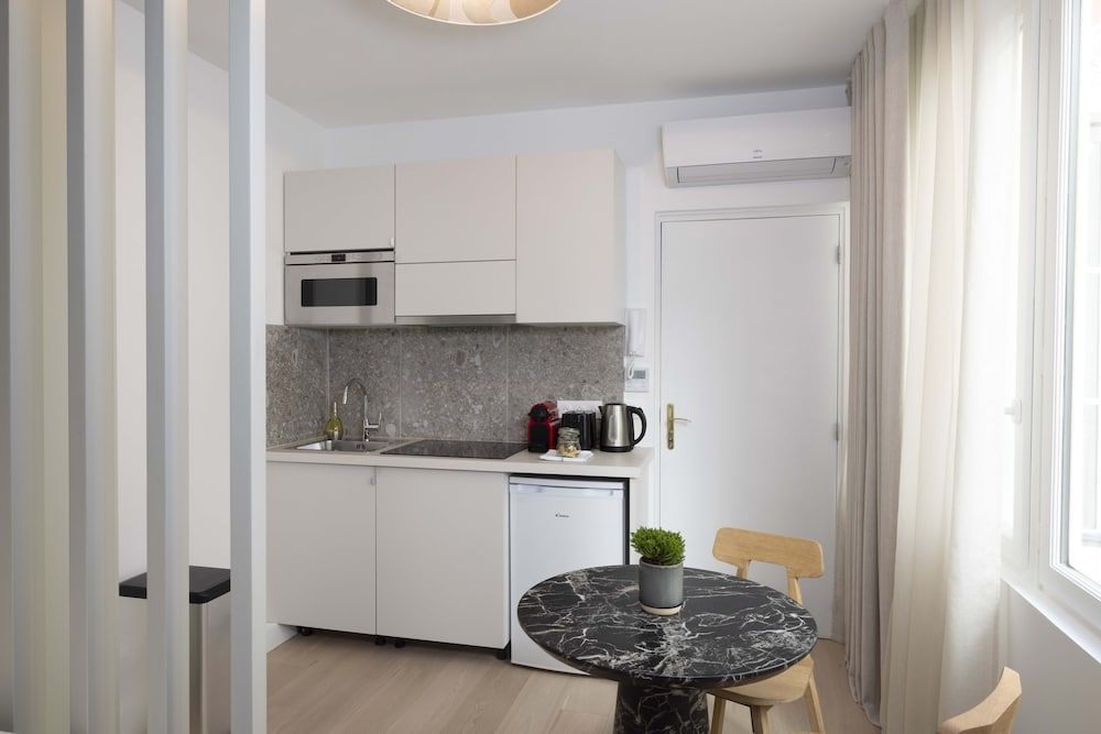 Yuna Blanche - Serviced Apartments Studio first floor in a quiet courtyard - 18m2 5