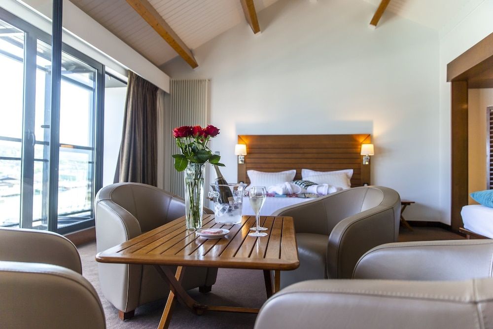 Le Grand Pavois Deluxe Suite, Multiple Beds, Sea View 3