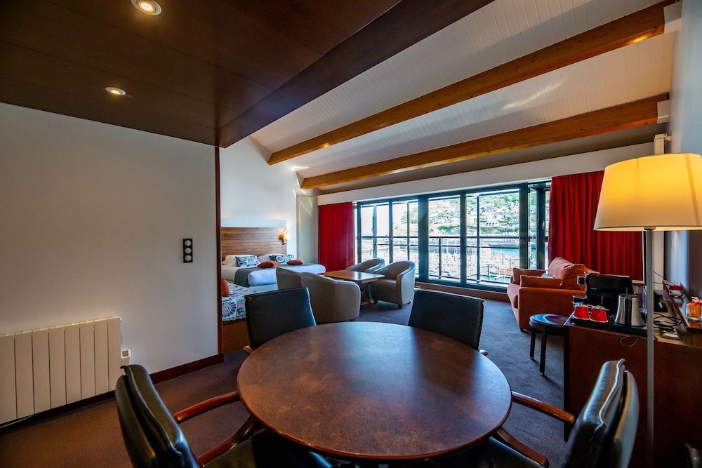 Le Grand Pavois Deluxe Suite, Multiple Beds, Sea View 8