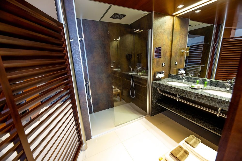 Le Grand Pavois Superior Double or Twin Room, Marina View 8