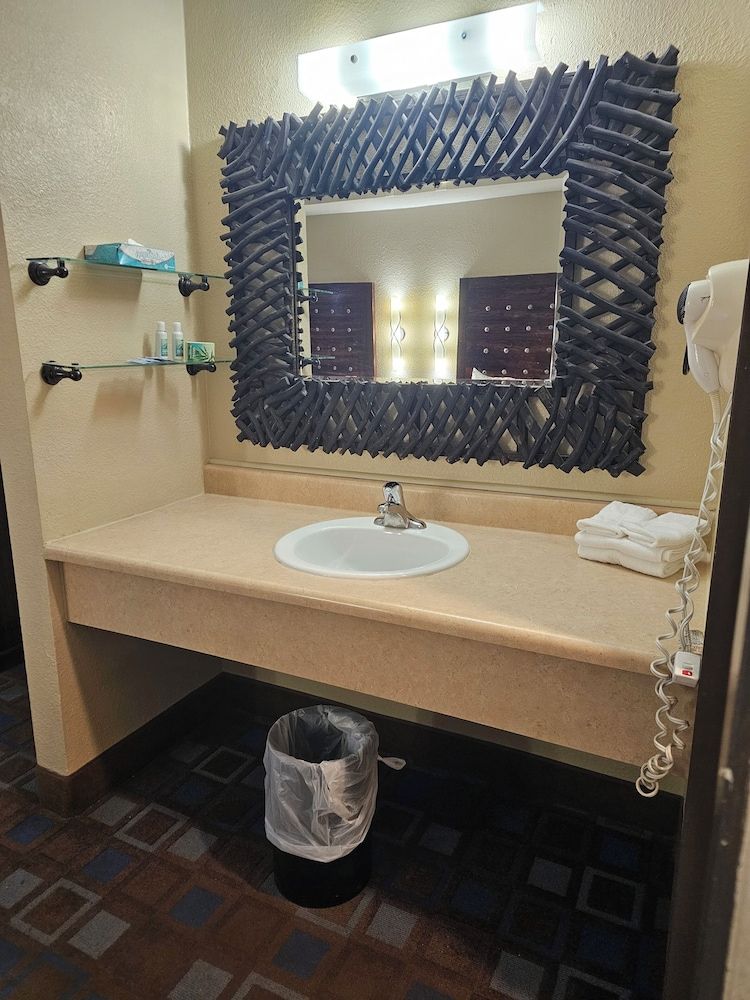 The Nautical Beachfront Resort Suite (Cove, Upper Level - Building A) 2