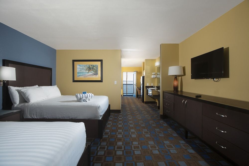 The Nautical Beachfront Resort Suite (Beach Level, 2 Queen)