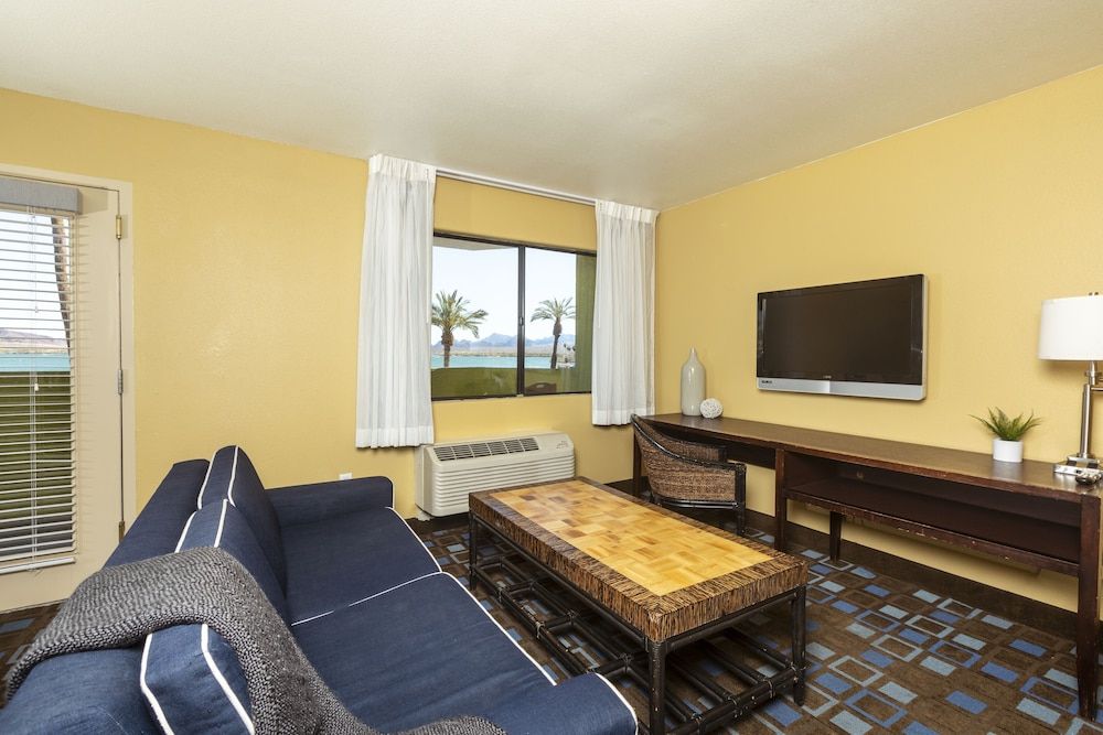 The Nautical Beachfront Resort Suite (Beach Level, 2 Queen) 7