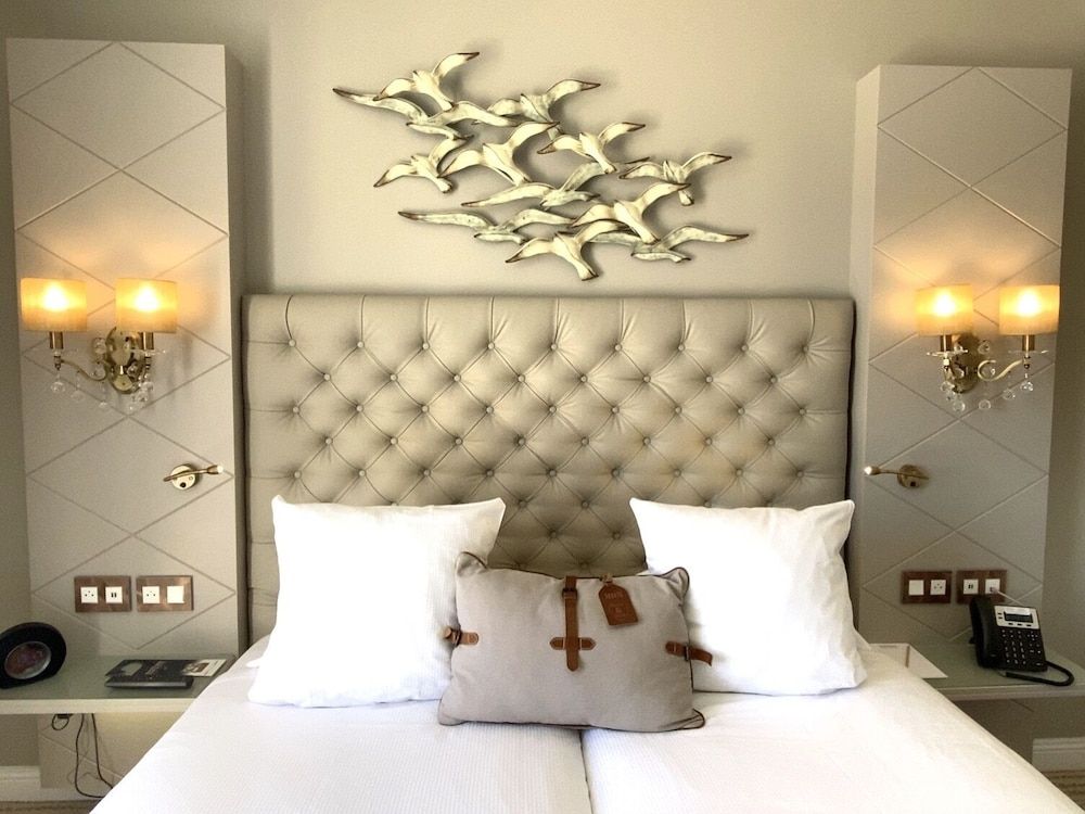 Deluxe Room, 1 King Bed, Partial Sea View