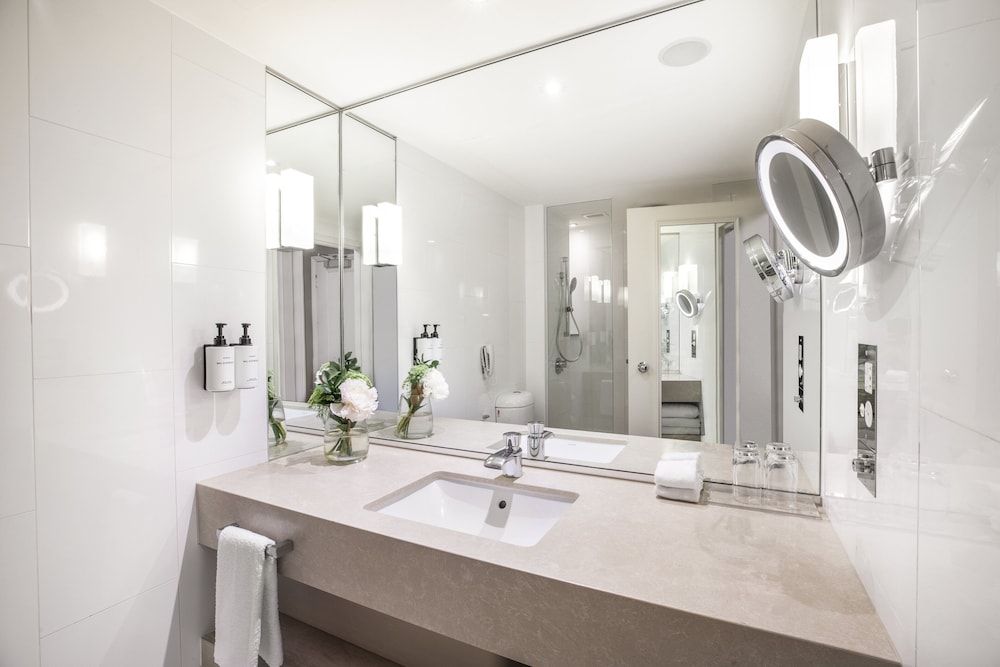 InterContinental Melbourne The Rialto by IHG Classic Room, 2 Double Beds 3