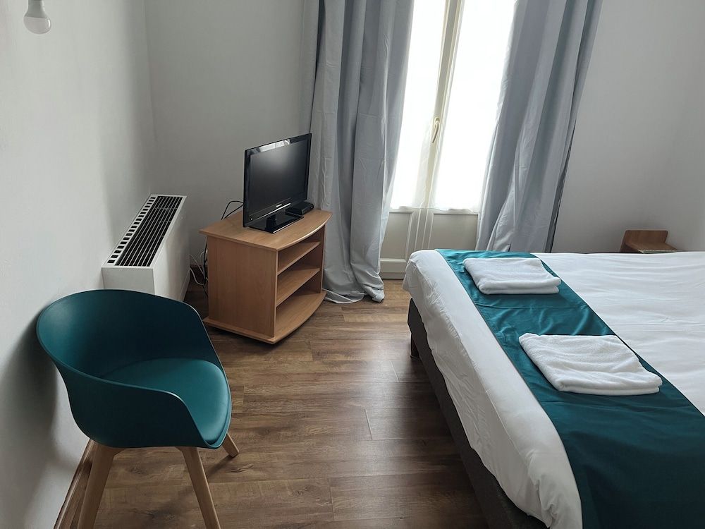 Hôtel Le Lyon Vert Commentry Family Room, 2 Bedrooms 4