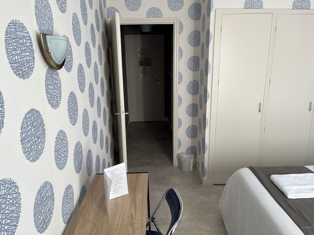 Hôtel Le Lyon Vert Commentry Double Room, 1 Queen Bed 11