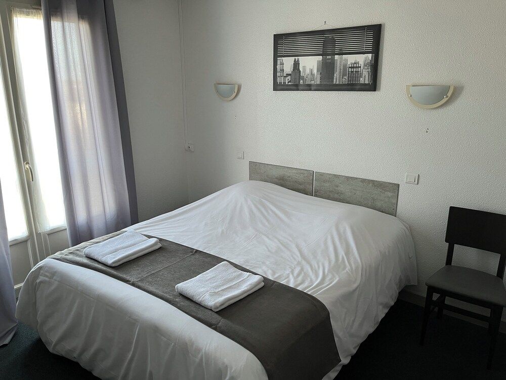 Hôtel Le Lyon Vert Commentry Double Room, 1 Queen Bed 4