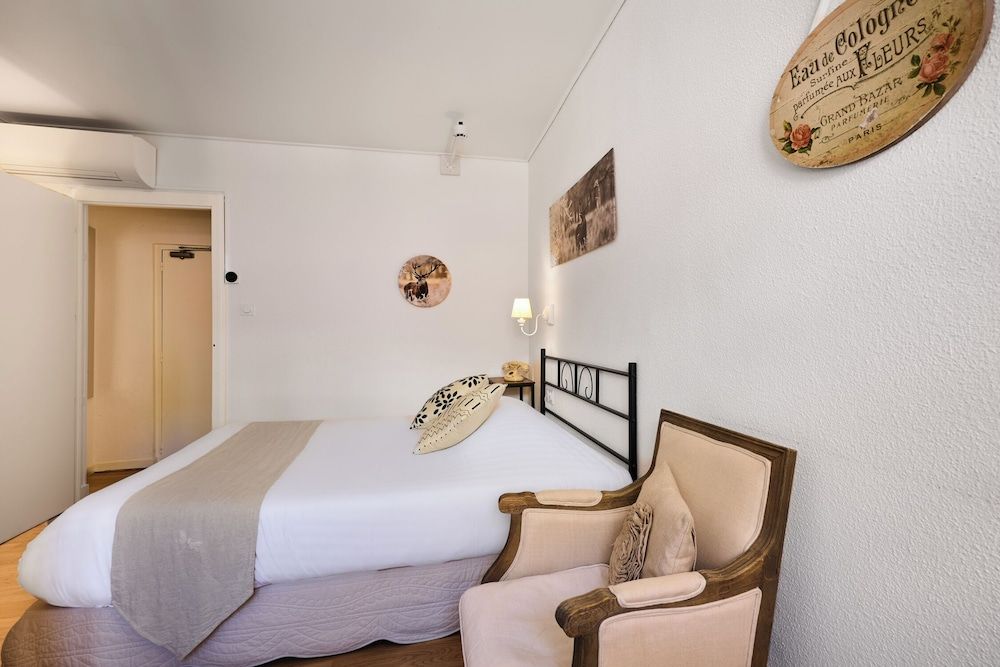 The Originals Boutique, Hôtel de la Balance, Montbéliard Classic Double Room 9