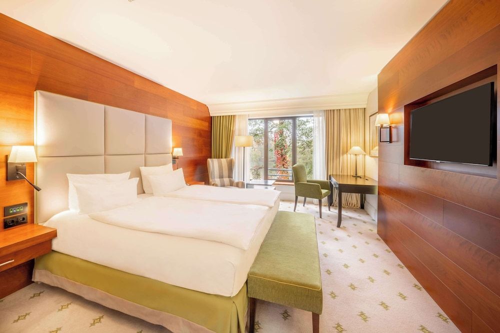 Deluxe Room, 1 King Bed, Lake View