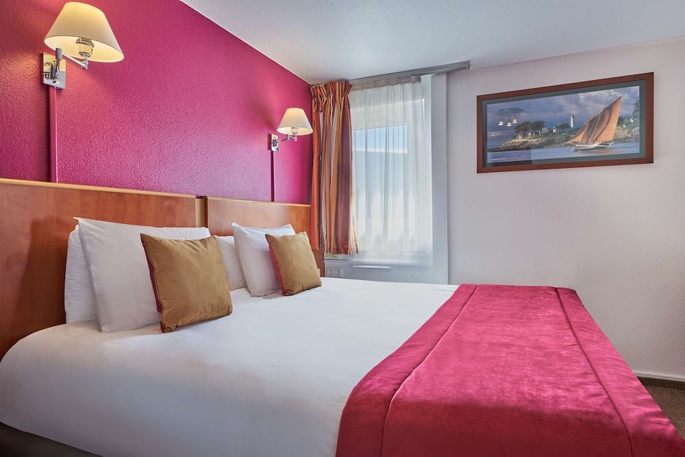 Kyriad Les Ulis Standard Room, Multiple Beds 6