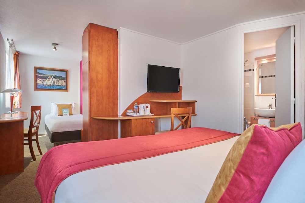 Kyriad Les Ulis Standard Room, Multiple Beds