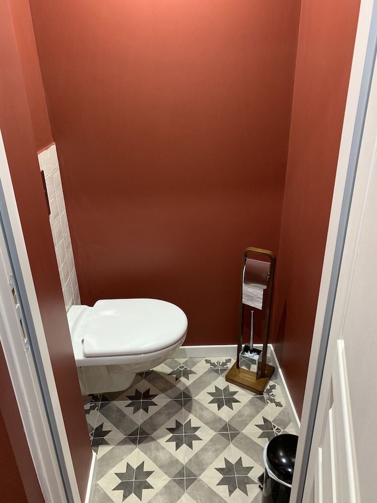 Maison Lepic Comfort Double or Twin Room, Bathtub, Courtyard View 4