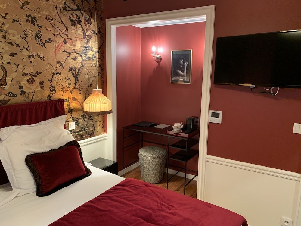 Maison Lepic Comfort Double or Twin Room, Bathtub, Courtyard View 2