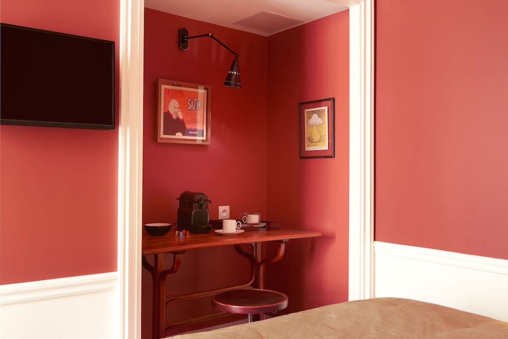 Maison Lepic Double Room (Erik Satie) 5