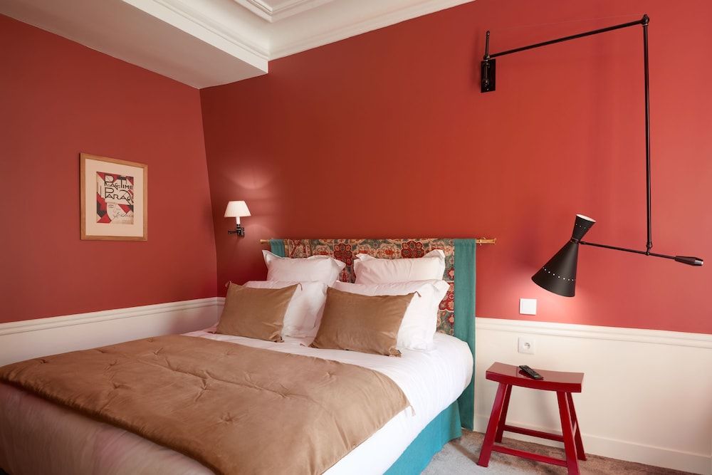 Maison Lepic Double Room (Erik Satie) 4