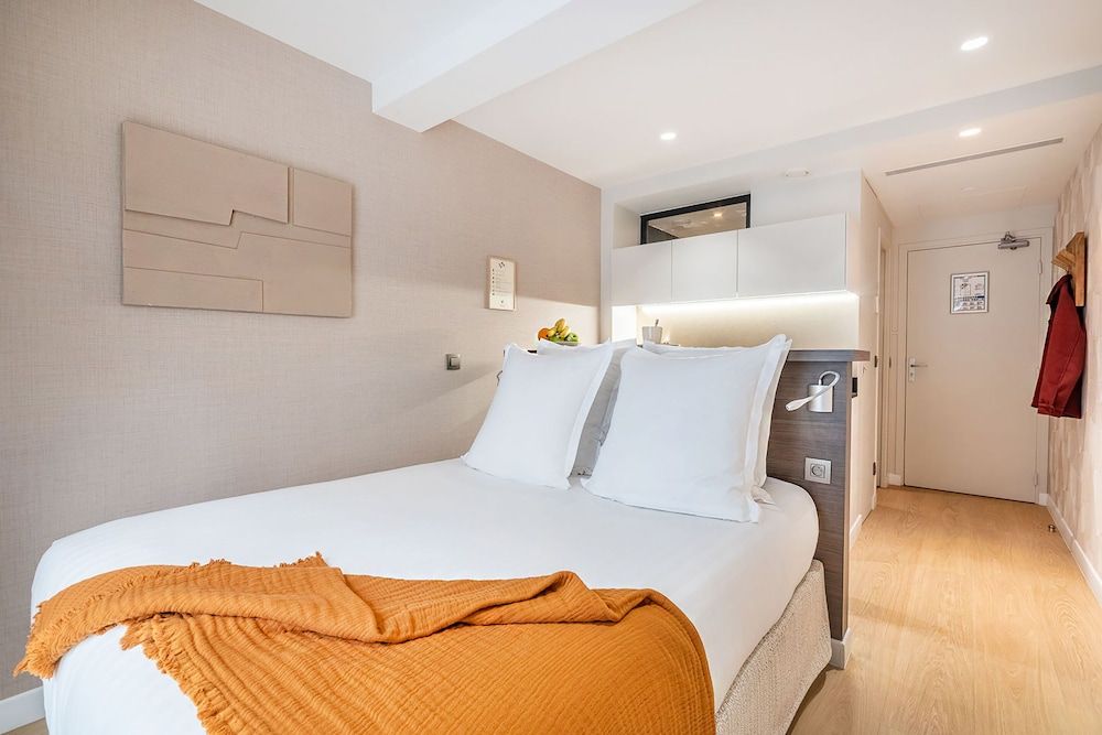 Yuna Les Halles - Serviced Apartments Classic Studio city view - 17m2
