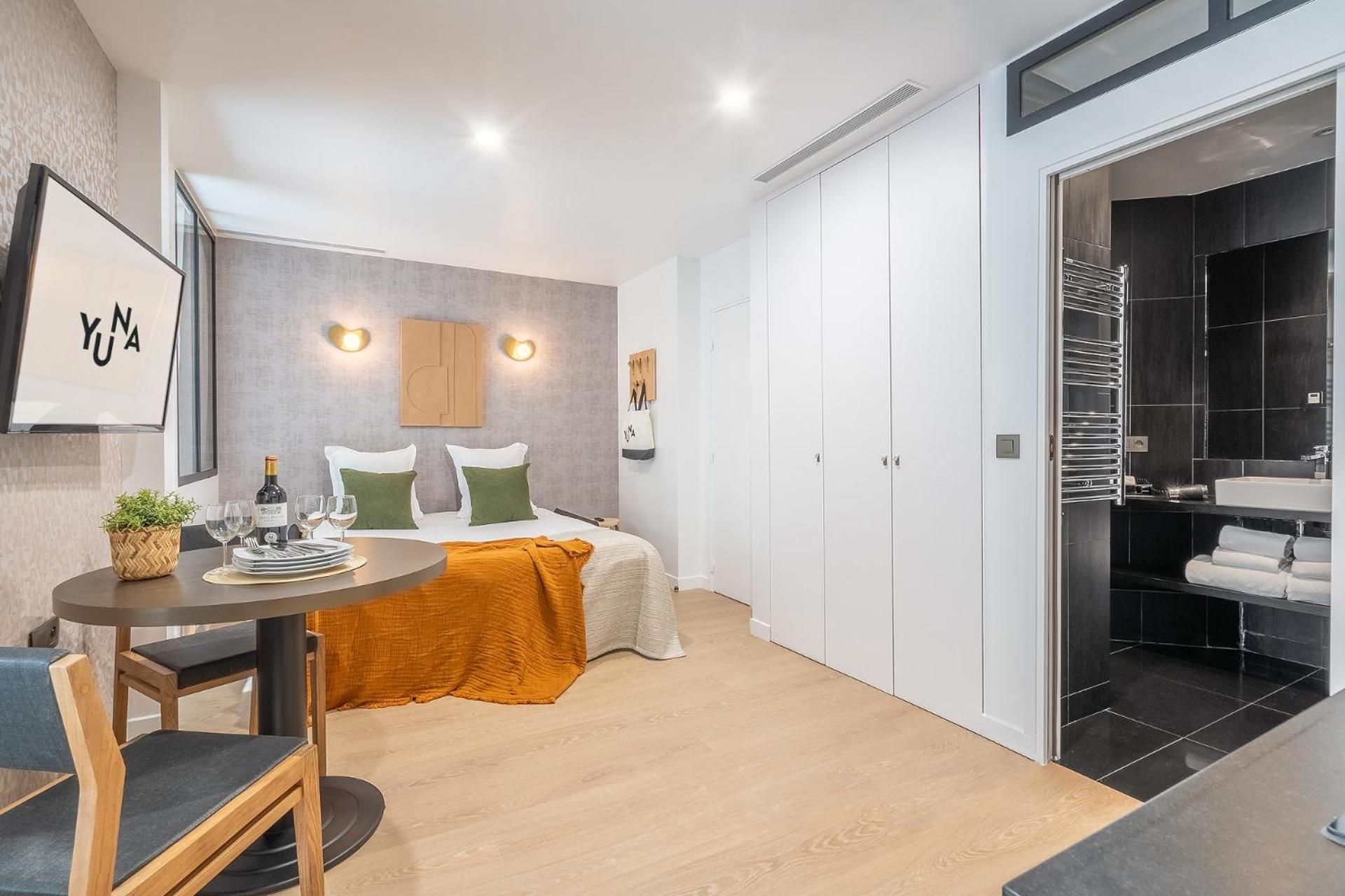 Deluxe Apartment