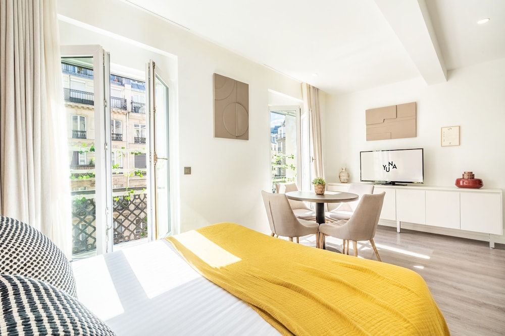 Yuna Les Halles - Serviced Apartments 1 Bedroom apartment city view - 38m2 11
