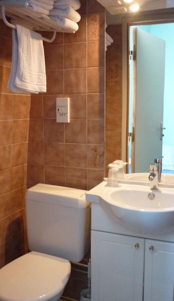 Hôtel du Centre Triple Room (3 beds) 6