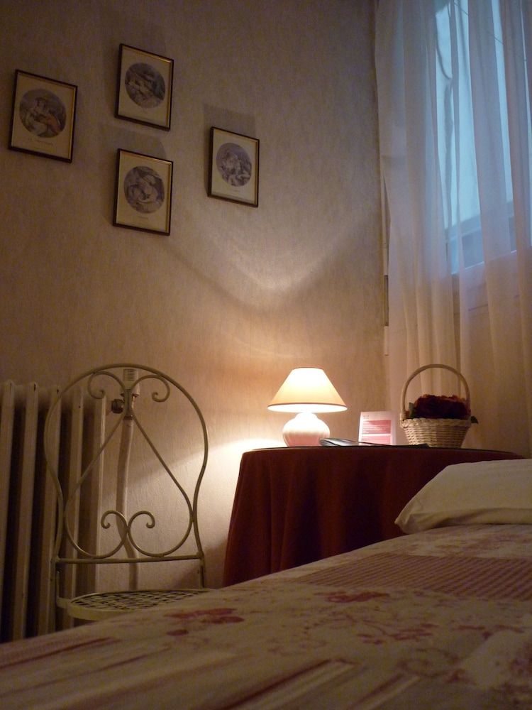 Hôtel du Centre Twin Room 7