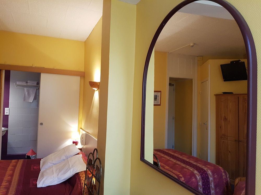 Hôtel du Centre Twin Room 10