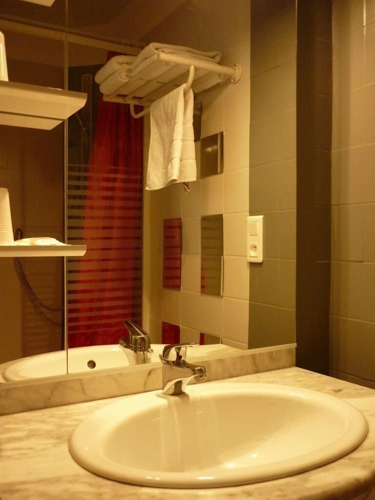 Hôtel du Centre Twin Room 5