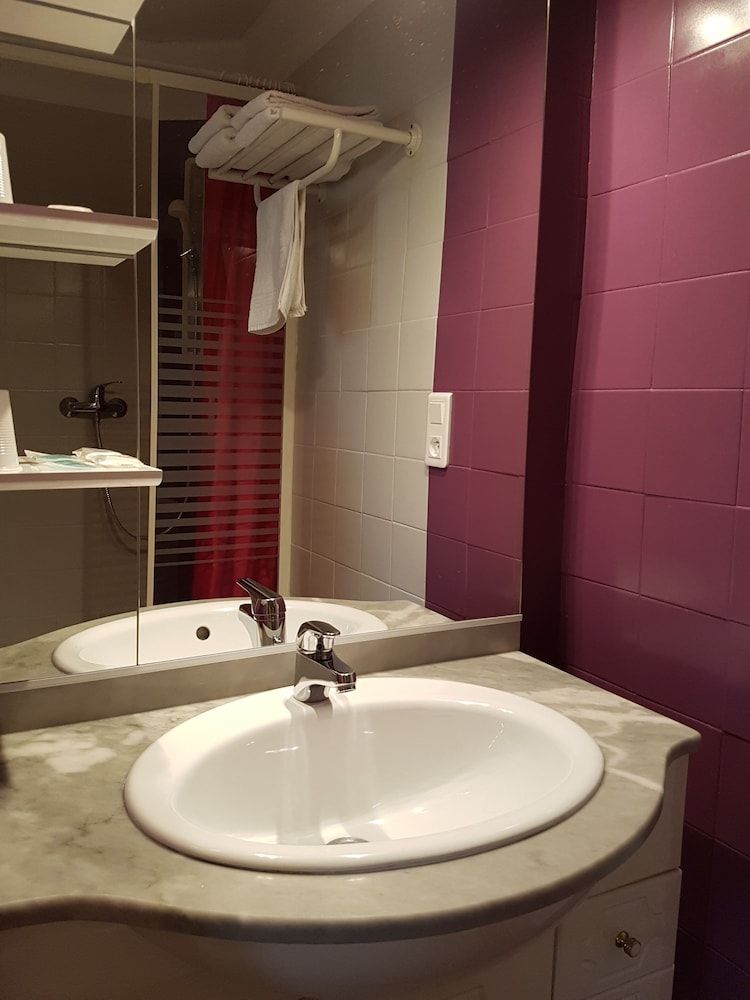 Hôtel du Centre Twin Room 4